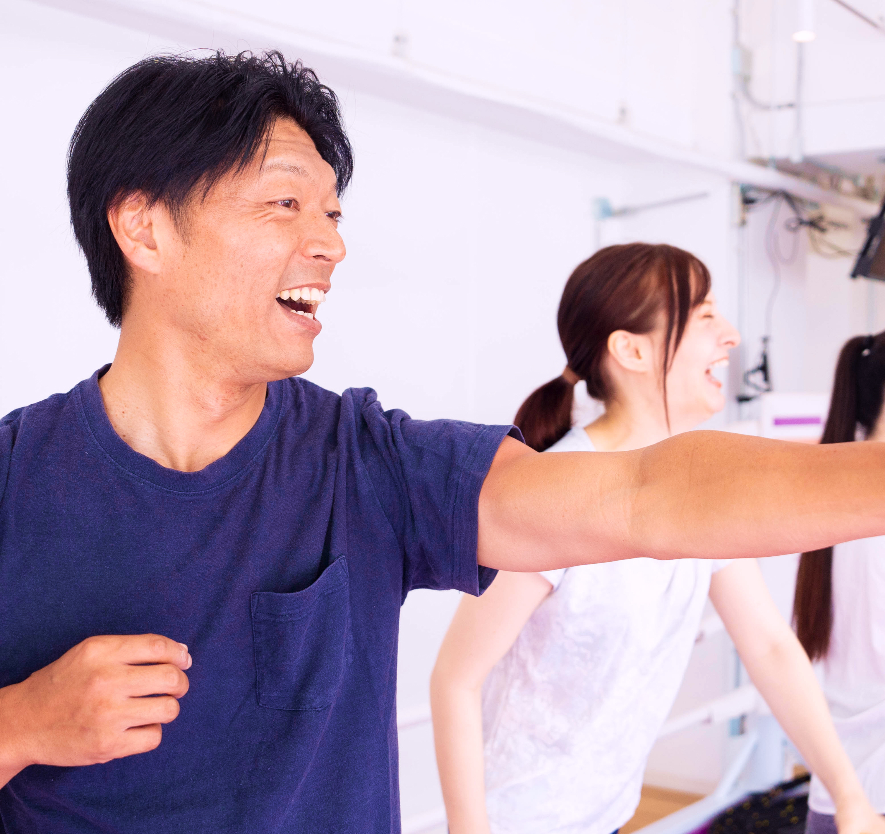 ボクシングをする男性