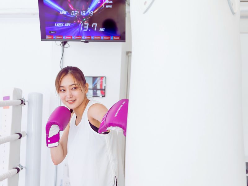 Heavy bag training at English Fight