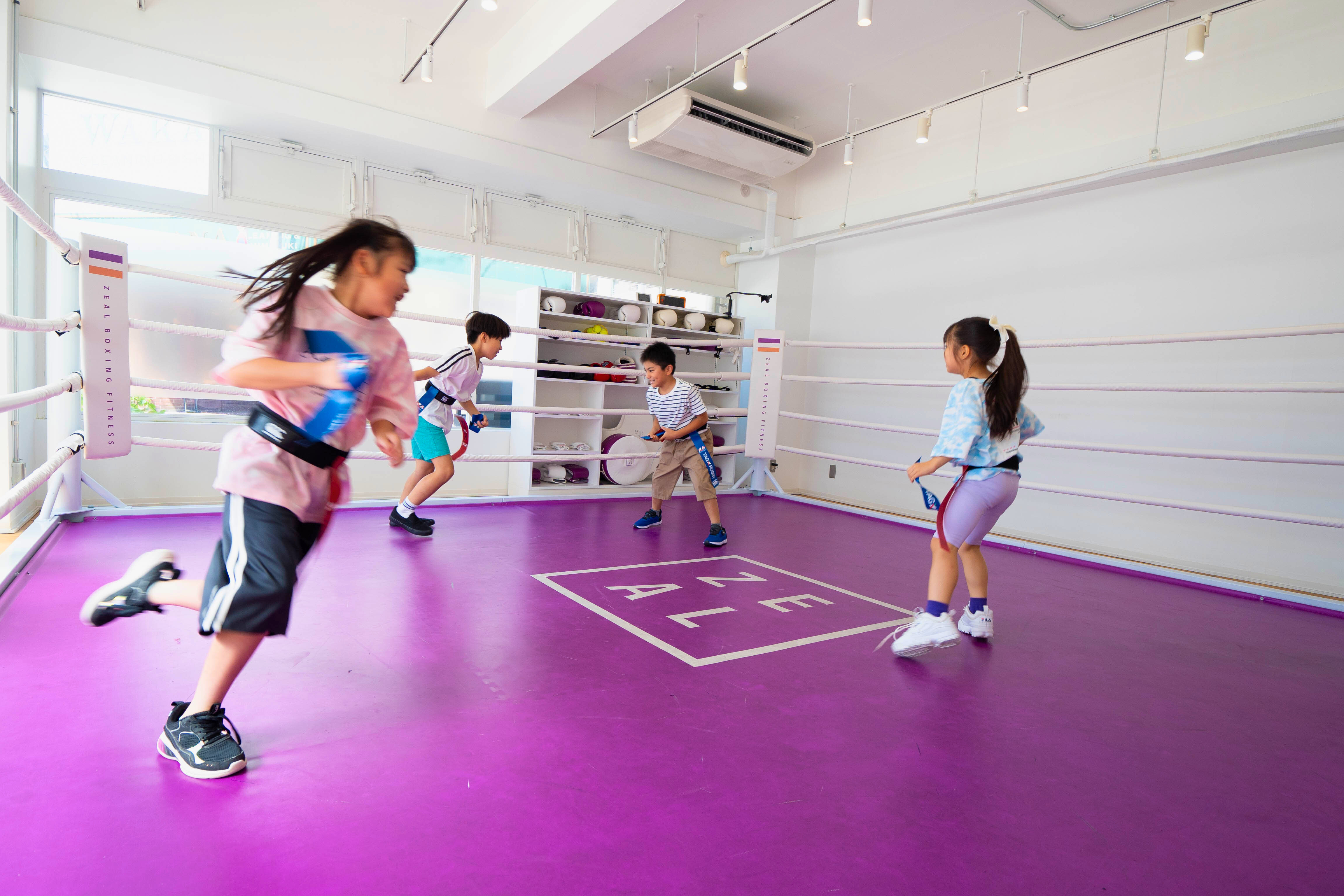 English Fight Kidsのクラスの流れを体験する子どもたち