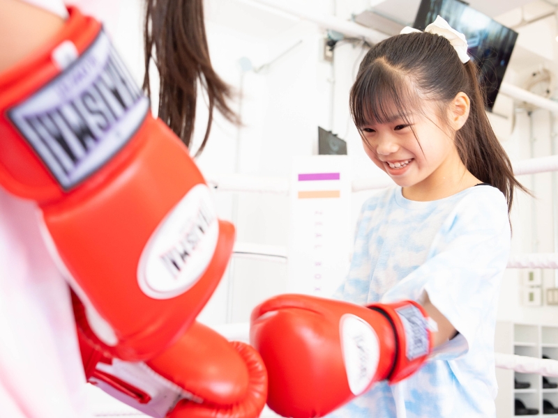 薬院大通 小学生 英会話 English Fight Kidsのボクシングと英語レッスン風景